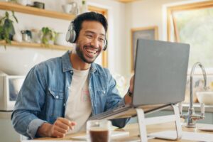 Choosing the Right Laptop or MacBook for Remote Work and Home Office Setups